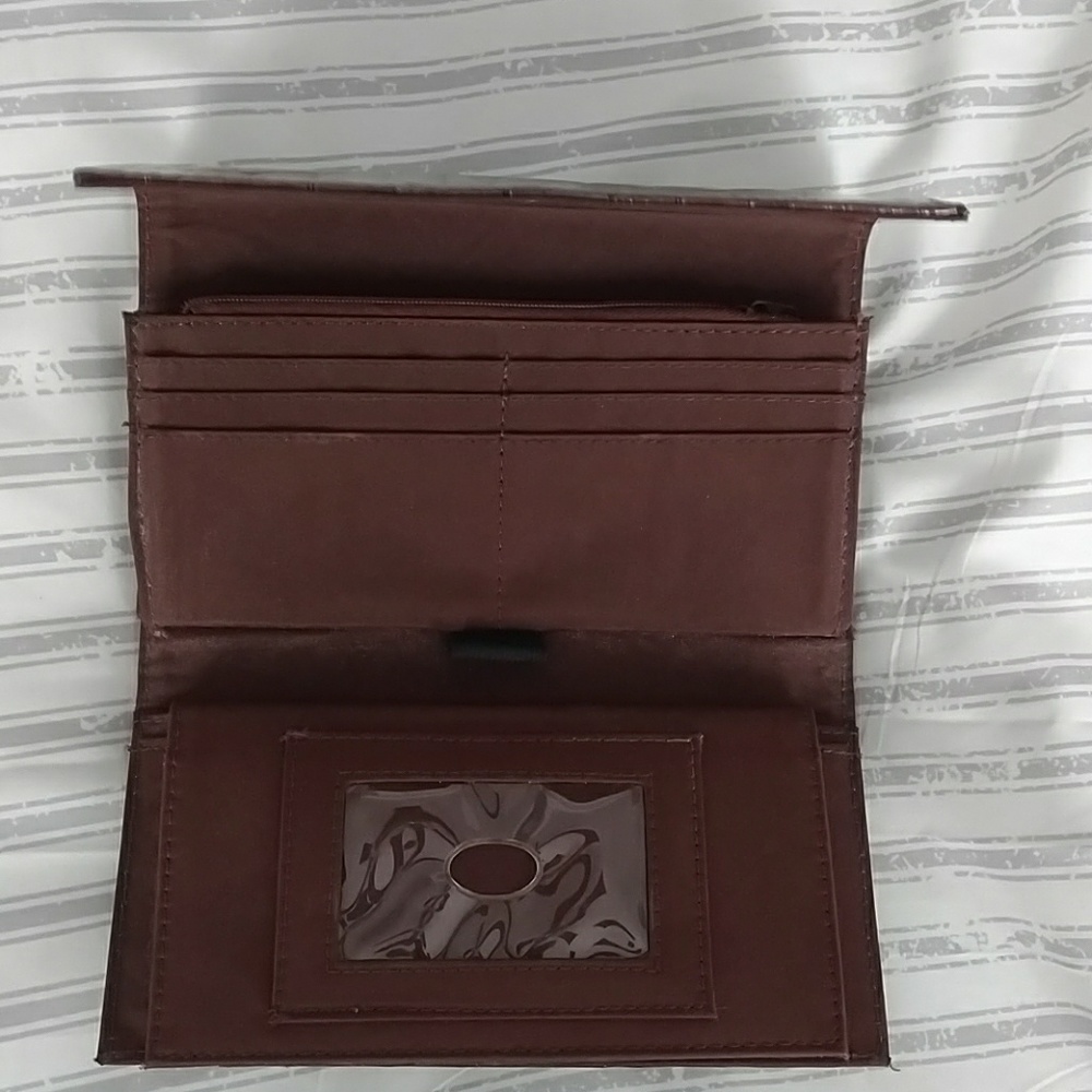 Liz Claiborne Faux Croc Wallet - Picture 3 of 3